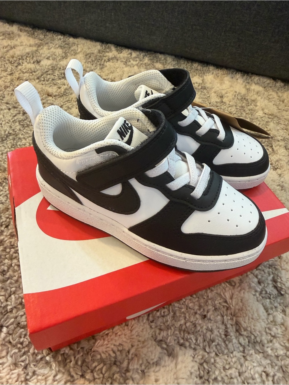 Nike Kids Black and White Low-Top Hook-and-Loop Sneakers